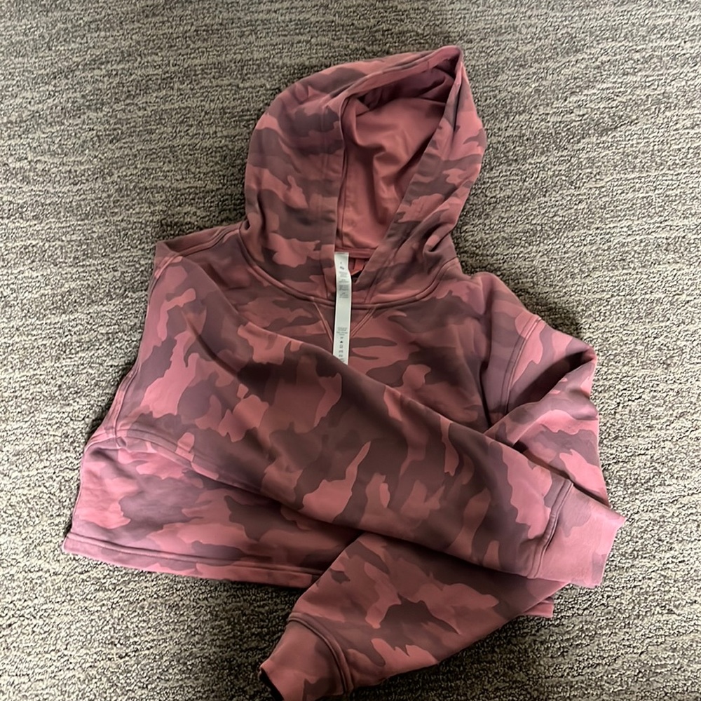 LULULEMON LIKE NEW!!! CROPPED HOODIE